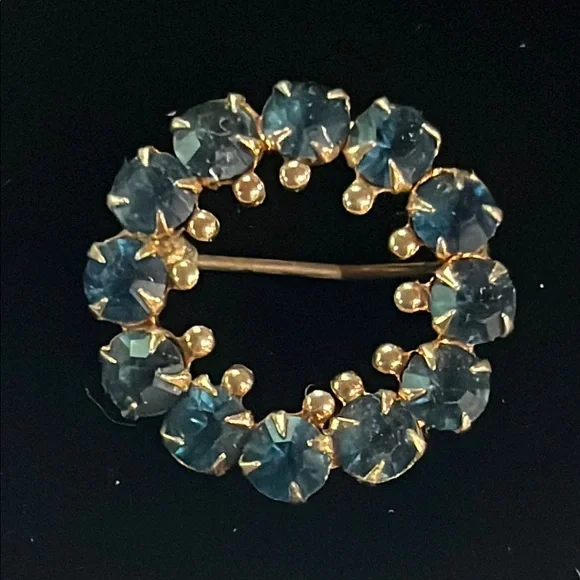 Elegant Gold and Blue Crystal Brooch - Picture 1 of 3